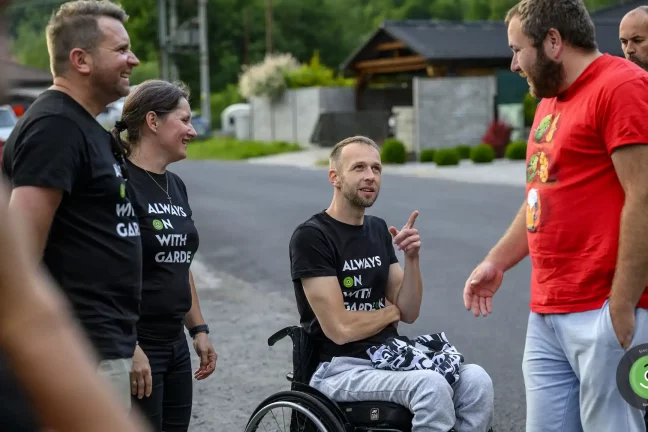 Postupující práce na garáži pro Garáž TV Spokojenost všech zúčastněných na garáži pro Garáž TV