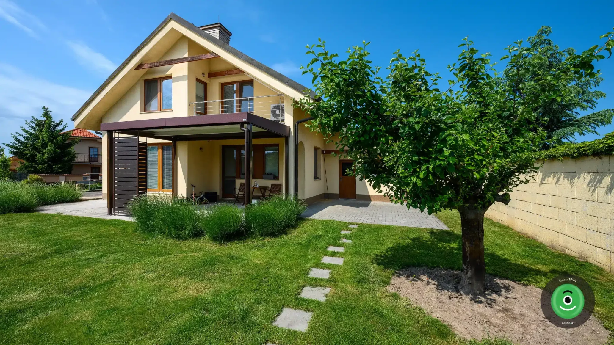 GARDEON pergola před domem 1