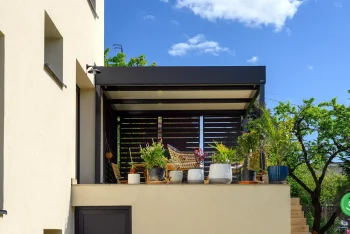 GARDEON vyvýšená pergola na posezení 3