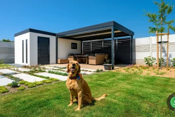 GARDEON domek pes v zahradě