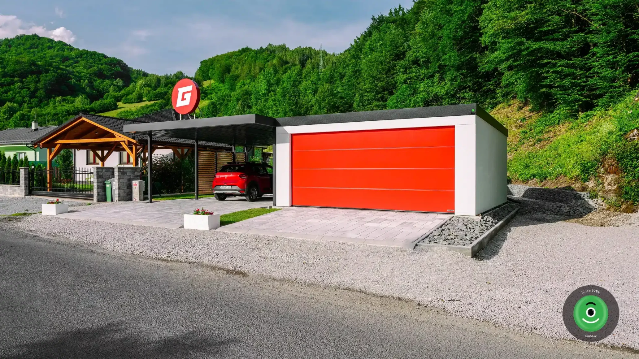 Garáž, kancelářské prostory a přístřešek pro Garáž.TV