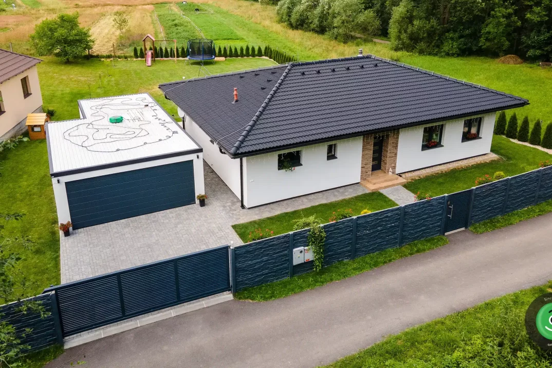 Garáž se zahradním domkem s velkou zahradou