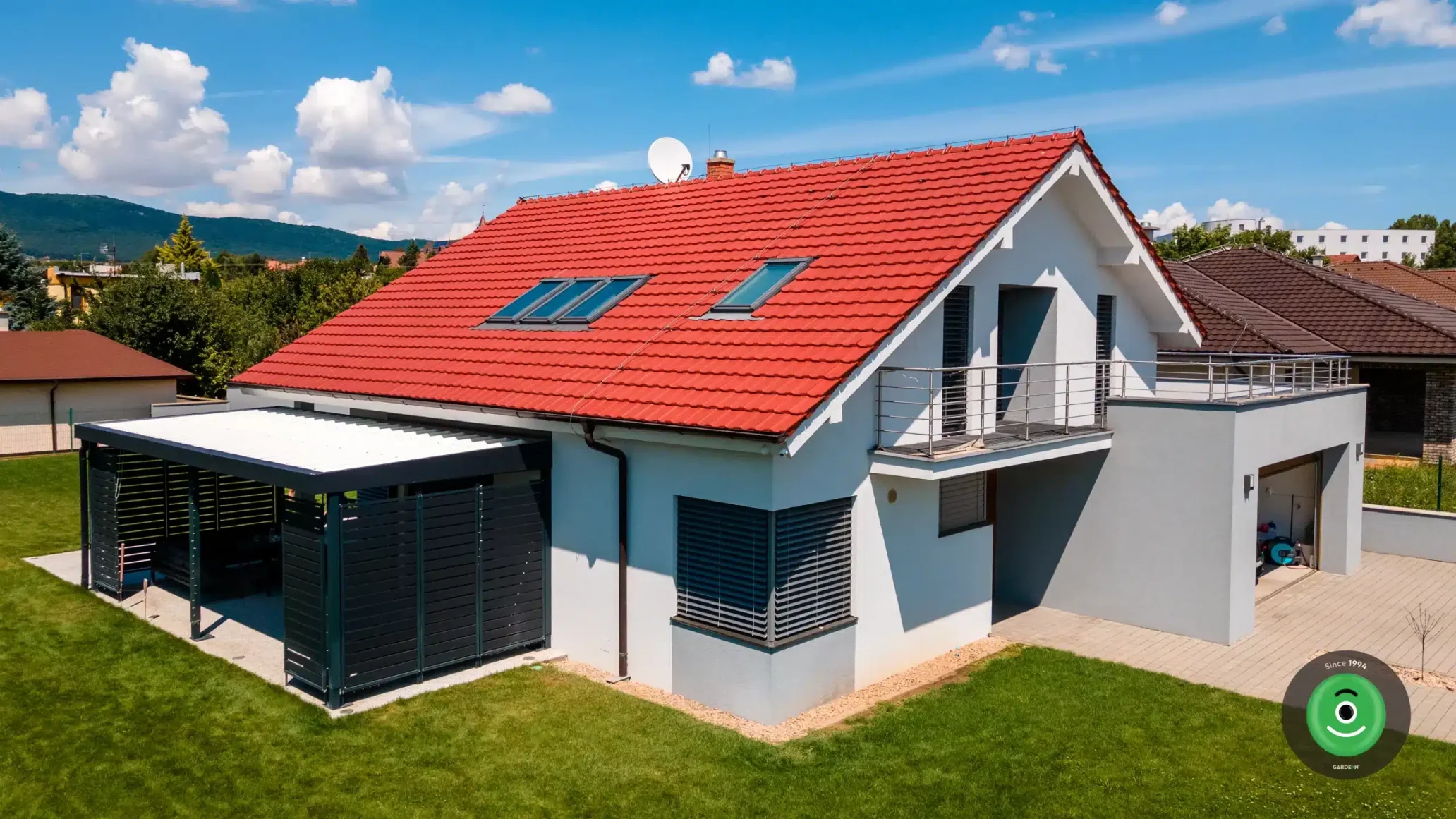 GARDEON pergola usazená k rodinnému domu