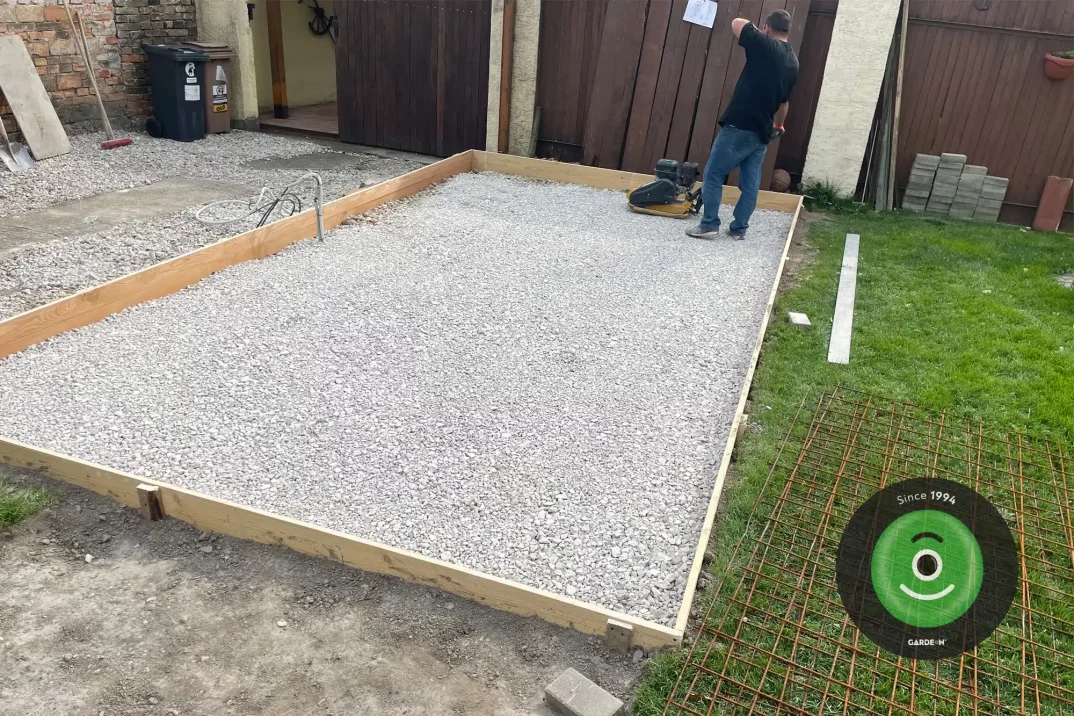 Kamenitý podklad pod betonovou desku