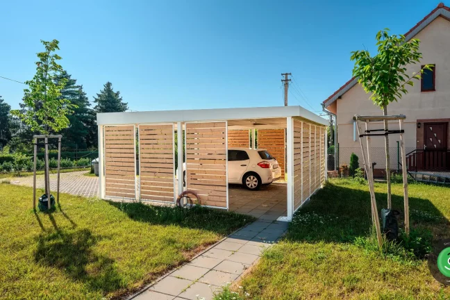 Přístřešek GARDEON pro dvě auta s hnědou dřevěnou výplní