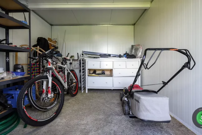 Detail ukládacího prostoru v zahradním domku GARDEON