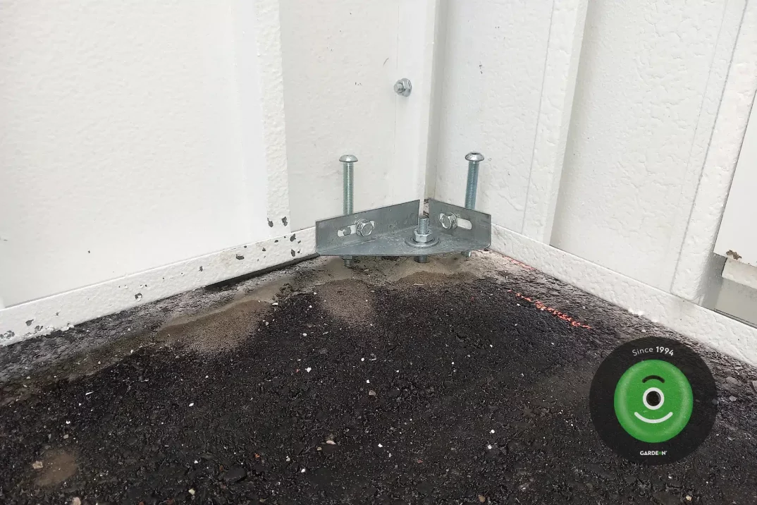 Stavba nedoléhá - křivý podklad