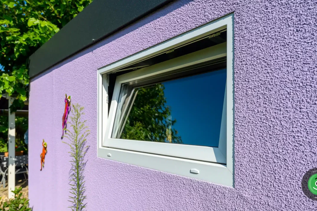 Zahradní domek GARDEON s fialovou akrylovou omítkou