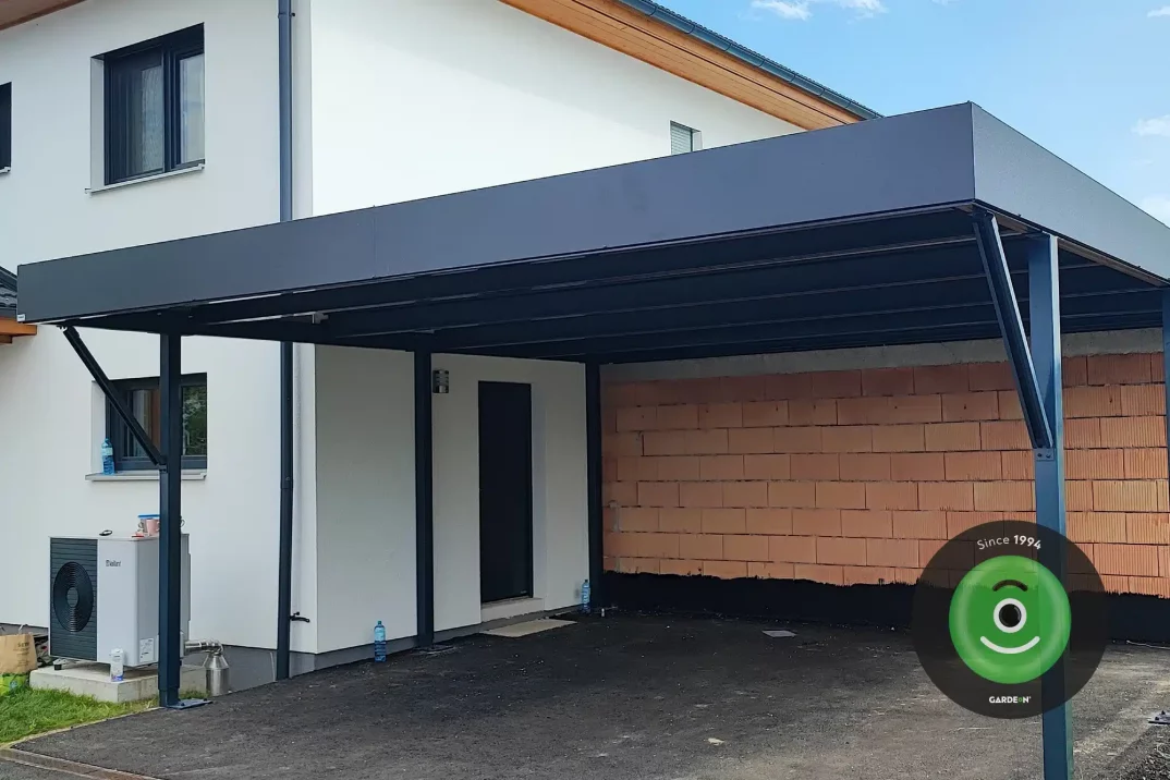 Přístřešek GARDEON u zděných stěn