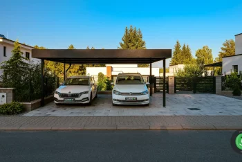 Gardeon přístřešek pro dvě auta s bílými auty uvnitř