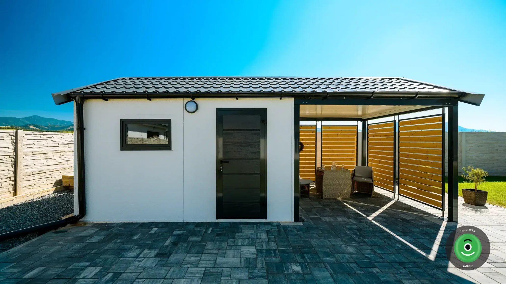 Detail na lehátka v Gardeon pergole