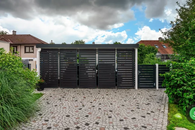 Zadní stěna s kovovou výplní na přístřešku GARDEON