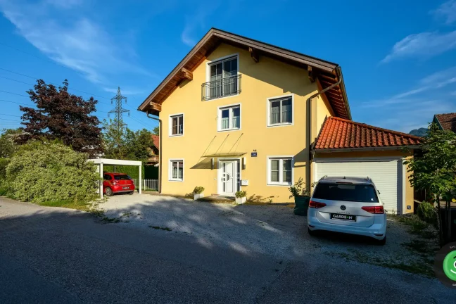 Velký rodinný dům vedle přístřešku GARDEON