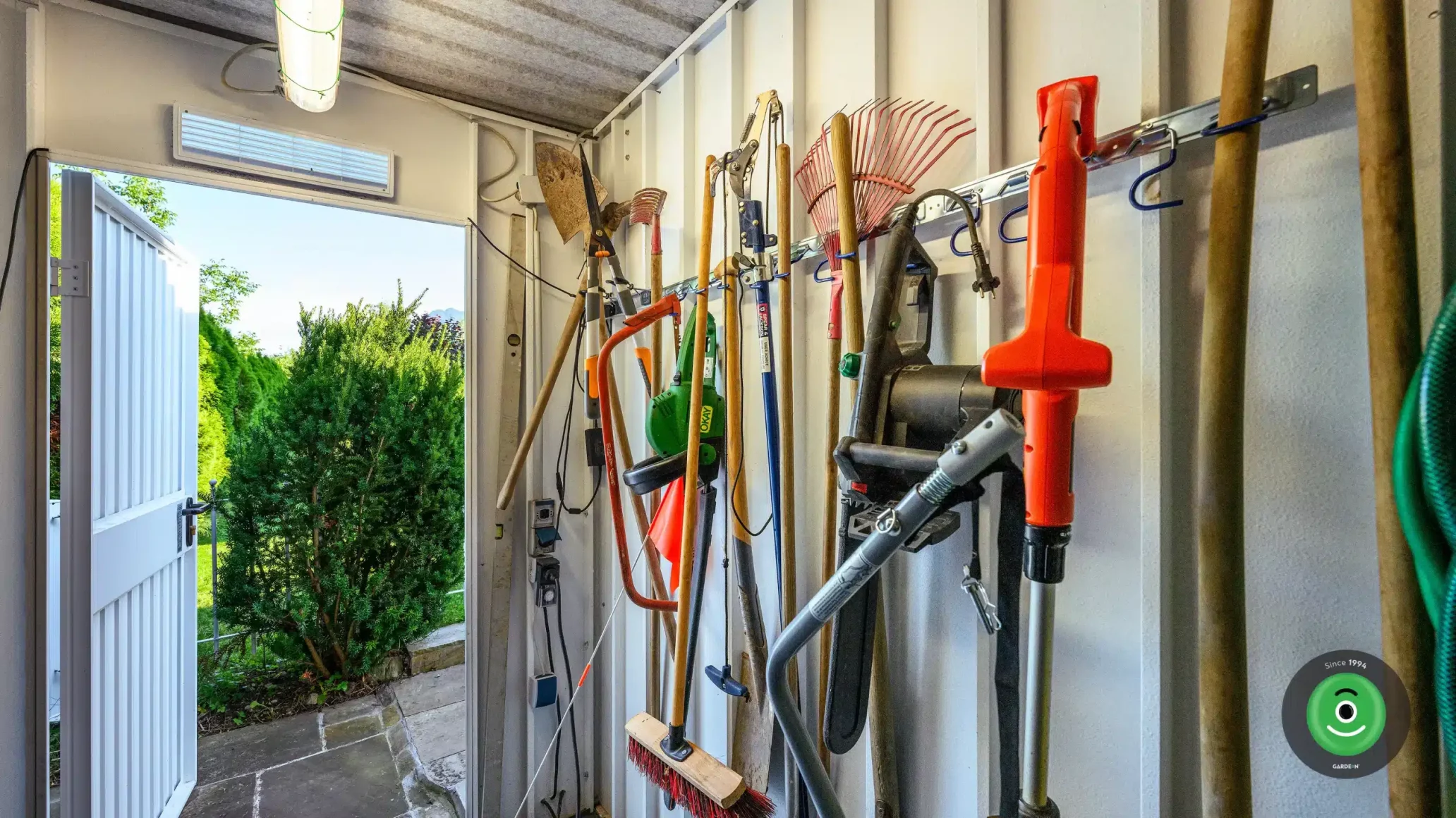 Závěsné systémy využité v zahradním domku