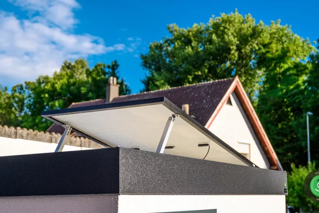 Detail pultové střechy zahradního domku