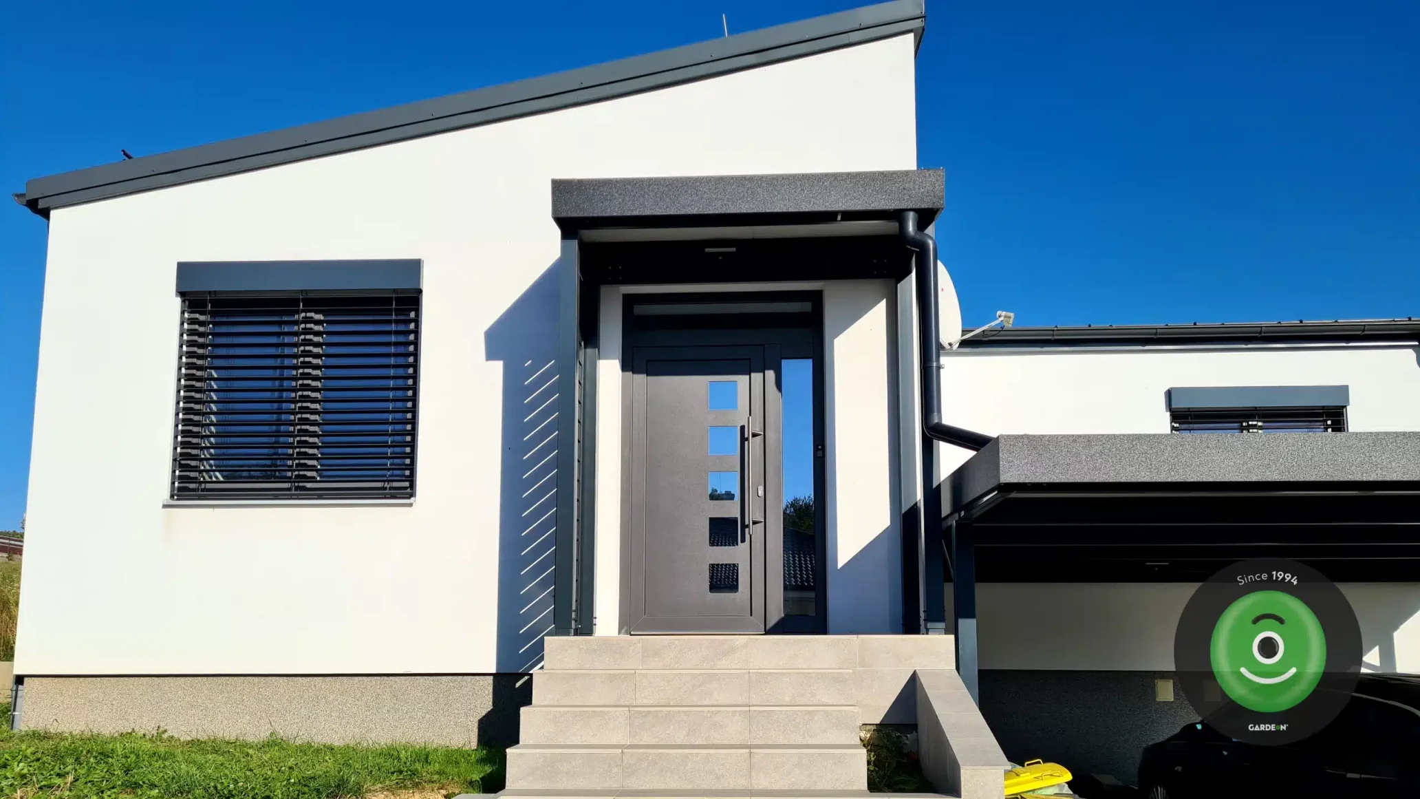 Přestřešení vchodu do domu