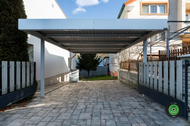 Přístřešek GARDEON pro 1 auto v bílé barvě