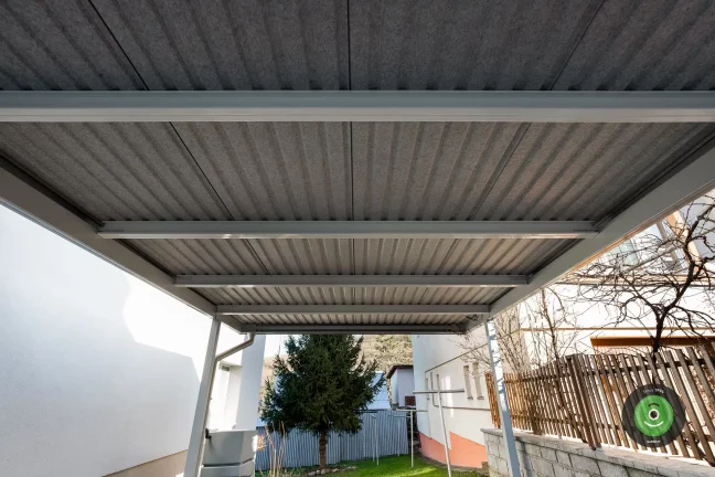 Neizolovaná střecha Dripstop na přístřešku