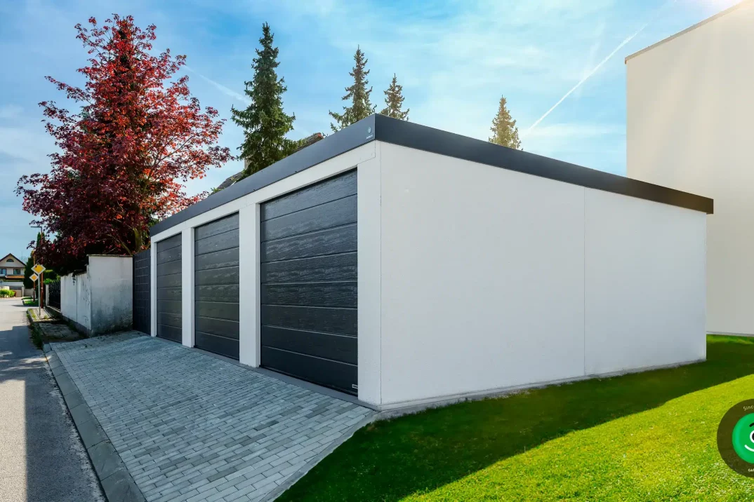 Tři GARDEON garáže opřené o sebe