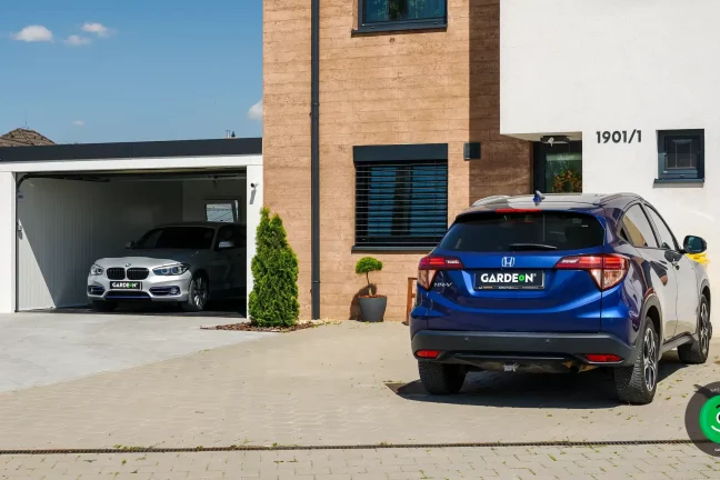 Garáž pro jedno auto vedle domu