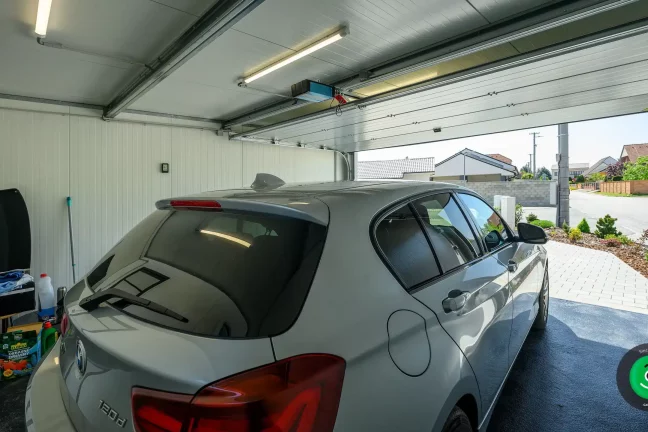 Pohled zevnitř garáže gardeon