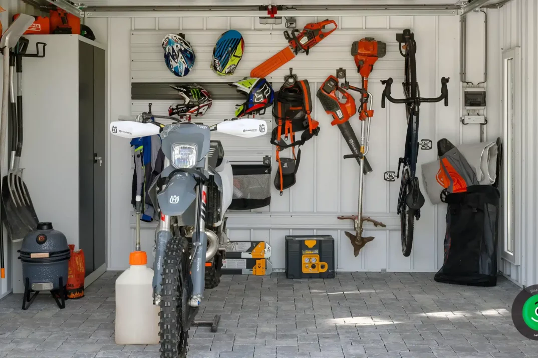 interiér zahradního domku