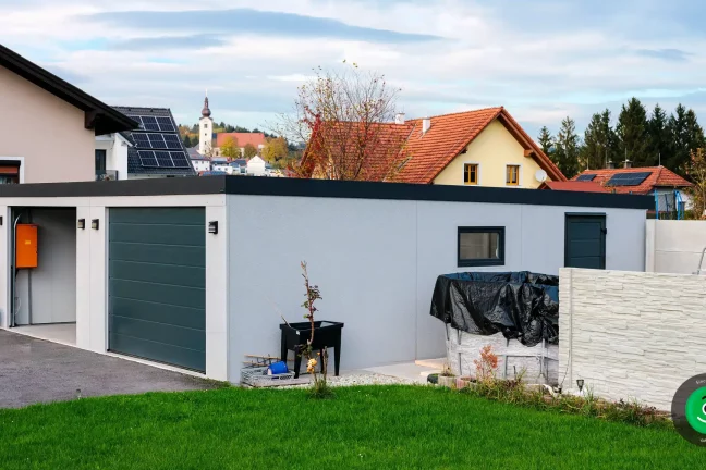 dvě garáže u rodinného domku