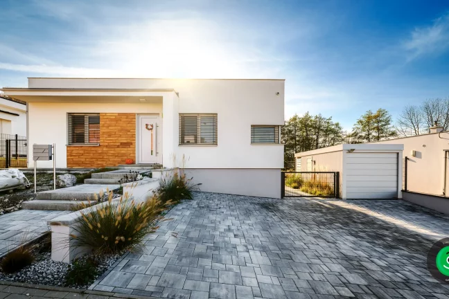 rodinný dům s garáží pro jedno auto