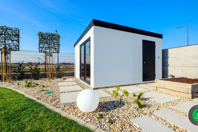 boční dveře zahradního domku