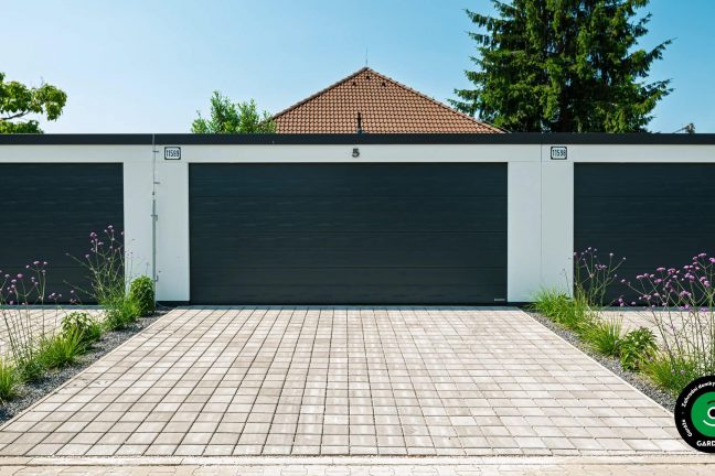 Komplet šesti řadových garáží vedle sebe