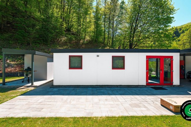 Montovaná garáž a zahradní domek s přístřeškem v GarážTV