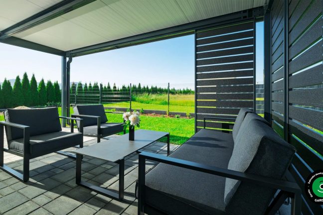 Příjemné posezení na terase pod pergolou