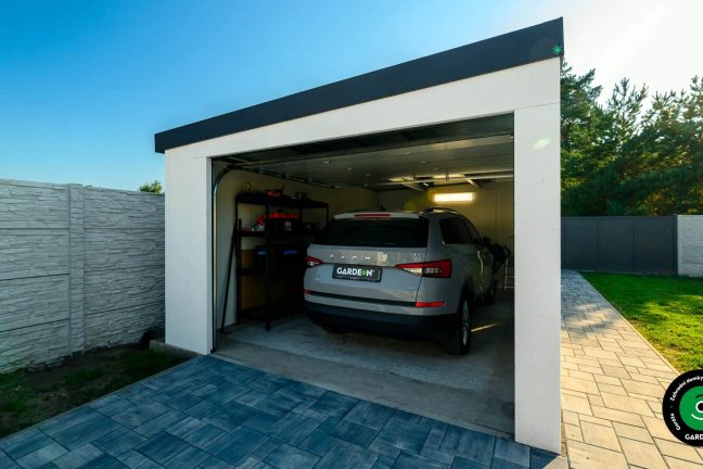 Jednoduchá jednogaráž vhodná pro parkování osobního auta.