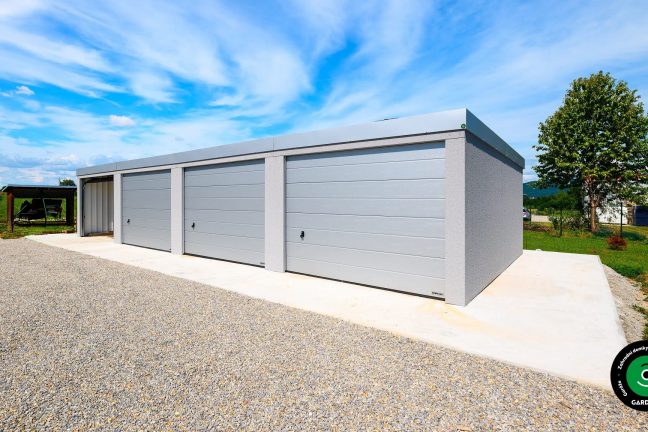 garáže se světlými vraty a moderním designem