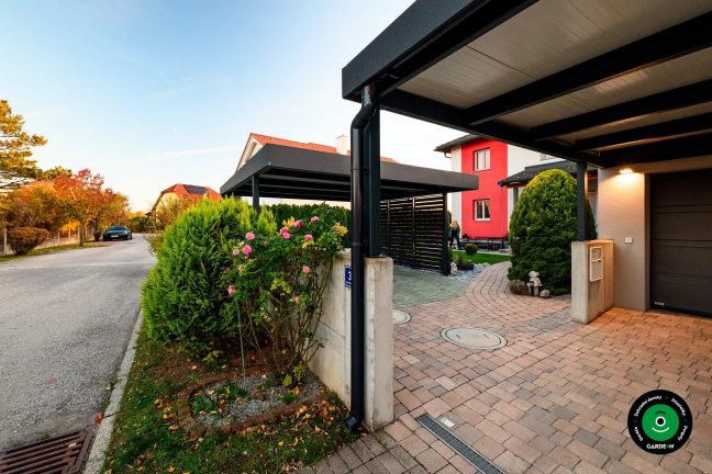 Detail na sloupy přístřešku