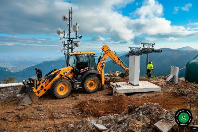 Konstrukční díly rozložené před začátkem montáže